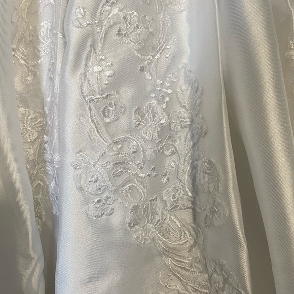 Oleg Cassini ball gown wedding dress - Picture 7 of 13